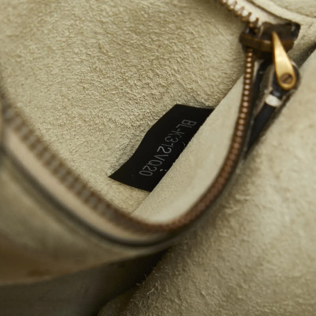 Pre-Owned Valentino Studded Chain Shoulder Bag Ivory Leather Women's  (Good)
