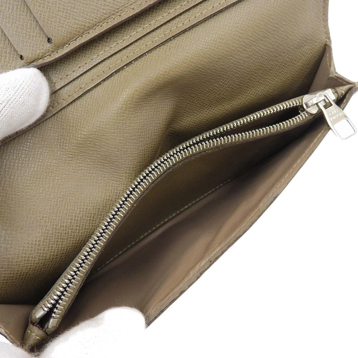 Pre-Owned Louis Vuitton   Taiga Portefeuille Brother Bifold Long Wallet Ural M32807 (Good)