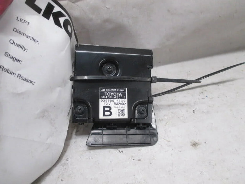 Pre-Owned 2014 2015 Toyota Rav4 Lane Departure Camera Windshield Mount  (Good)
