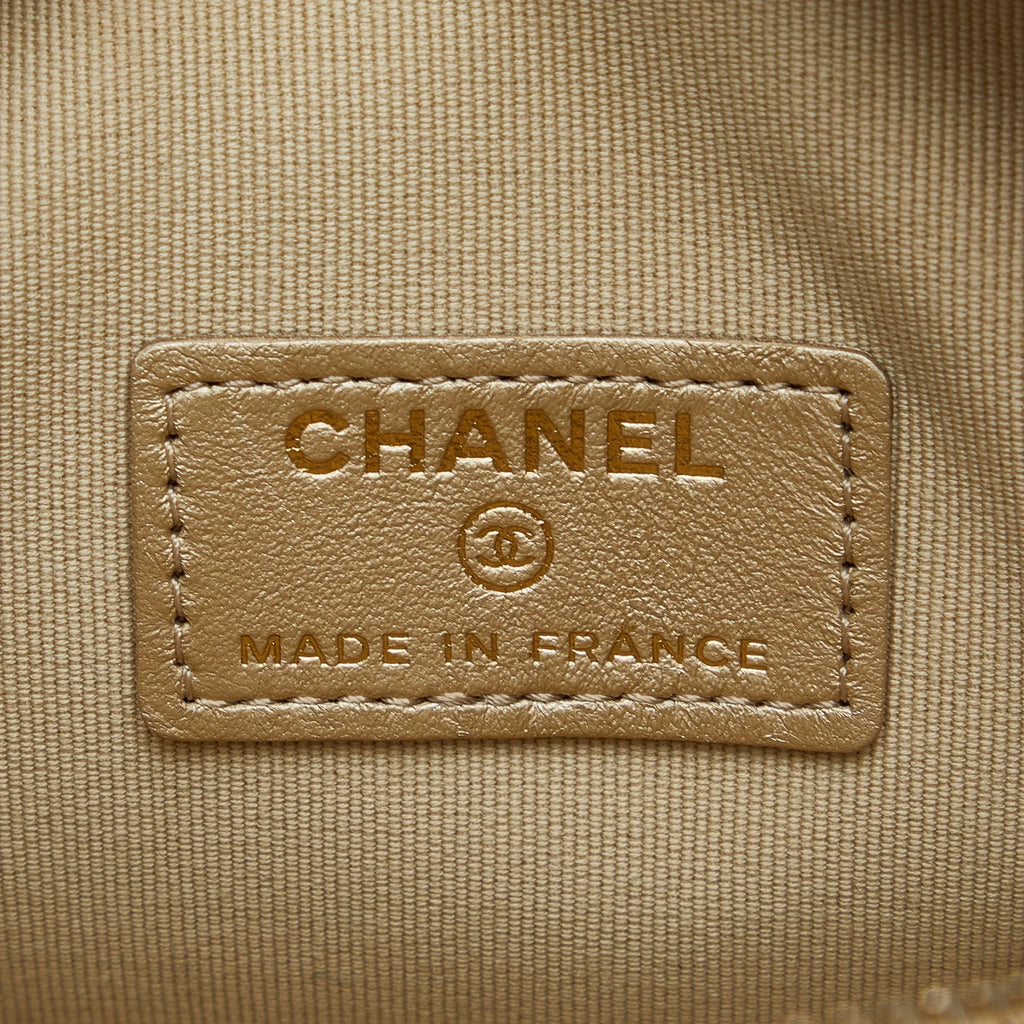 Pre-Owned Authenticated Chanel Mini  in Love Heart Crossbody Lambskin Leather Gold Crossbody Bag Unisex (Good)