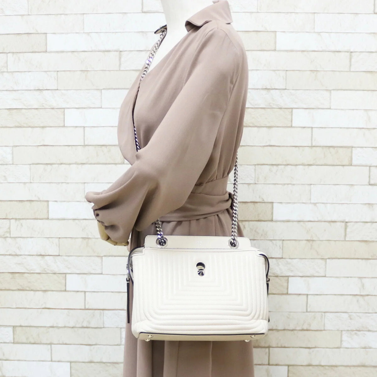 Pre-Owned  Shoulder Bag Dot Com Ivory White Ladies (Fair)