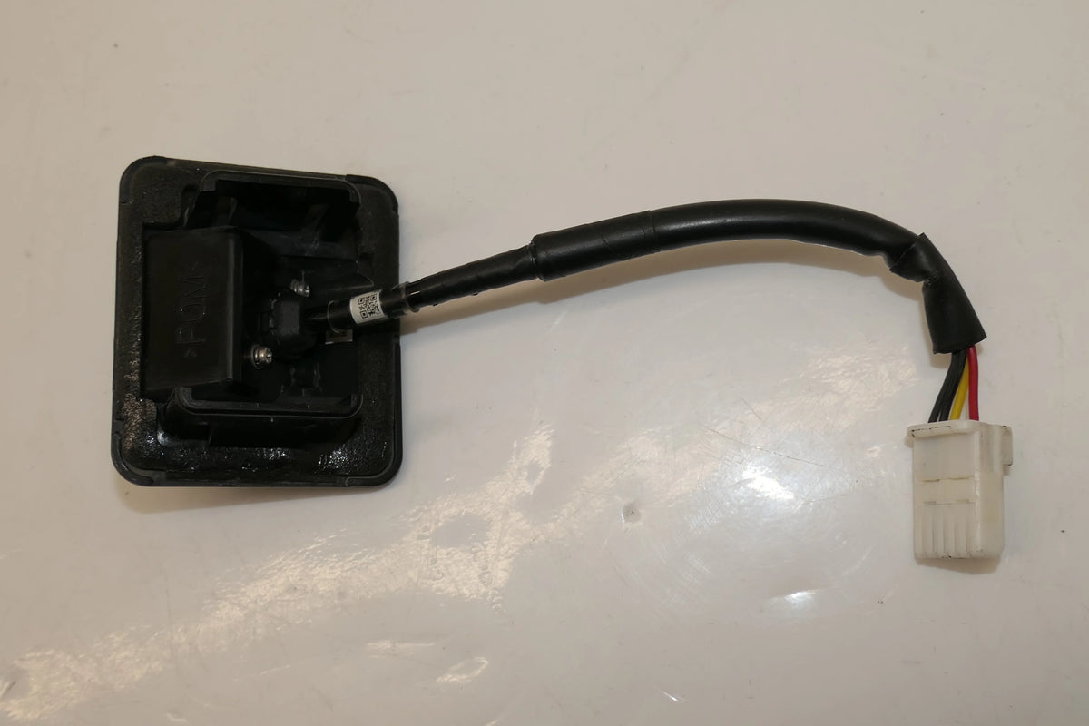 Pre-Owned 2017-2018 Mazda 3 Sedan Rear View Back Up Camera  (Good)