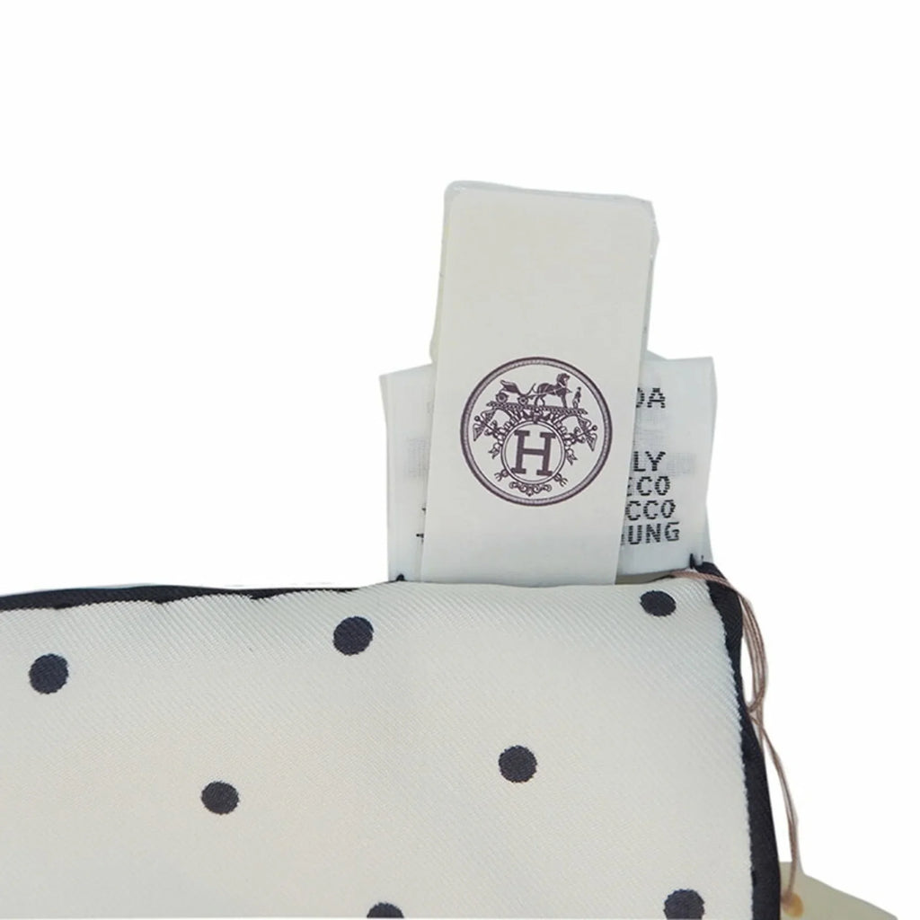 Pre-Owned Hermes  Carre 90 Wings and    White Scarf Muffler H003851S01 (Like New)