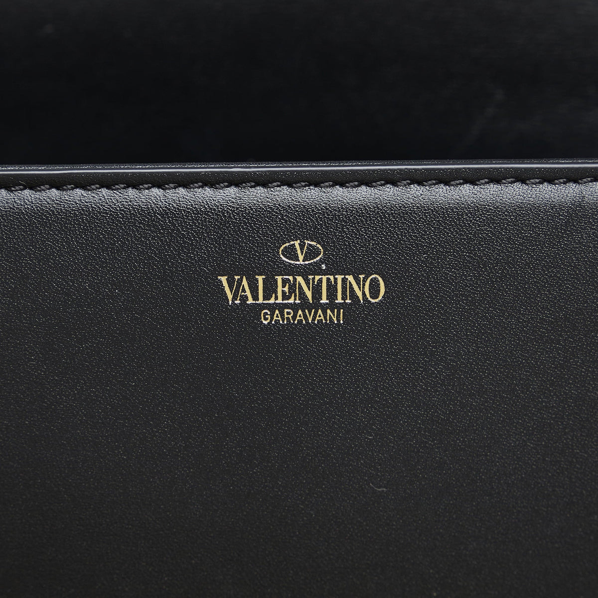 Pre-Owned Authenticated Valentino Vlogo Chain Shoulder Bag Calf Leather Black Unisex (Good)